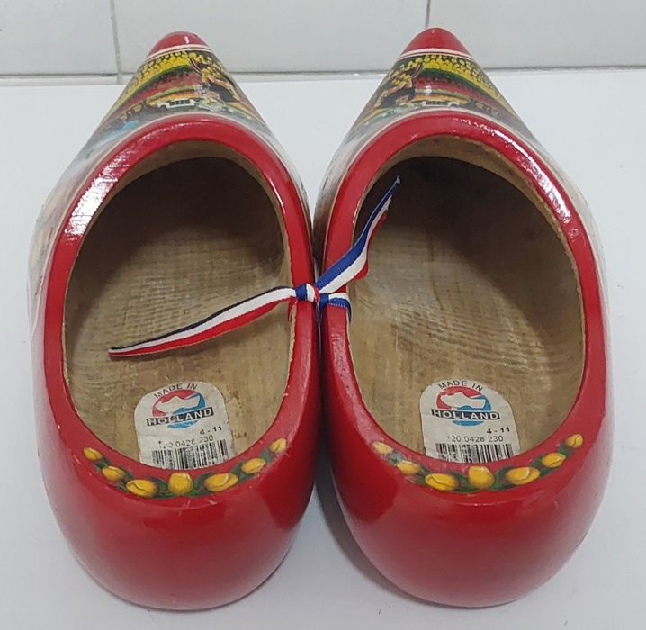 SAPATOS,TAMANCOS,SOCAS HOLANDESAS ANTIGAS.Casa,Colecção,Quarto,Rua.
