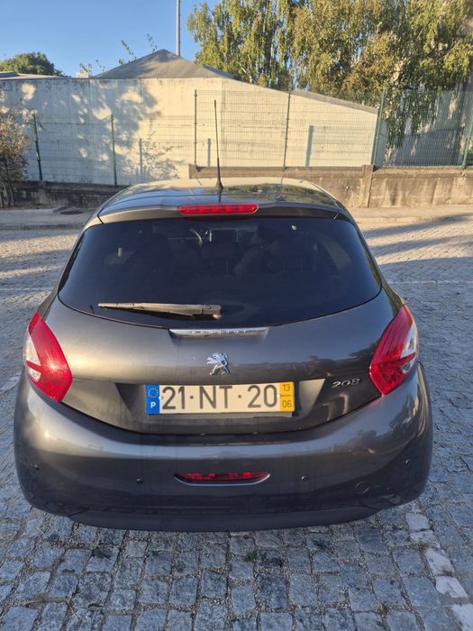 Peugeot 208 1.2 VTi Active – 2013 – 156.000 km