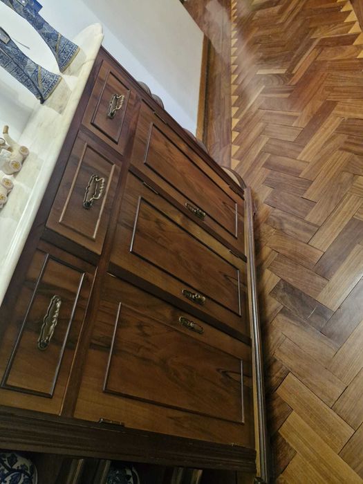 Aparador de Madeira com Espelho