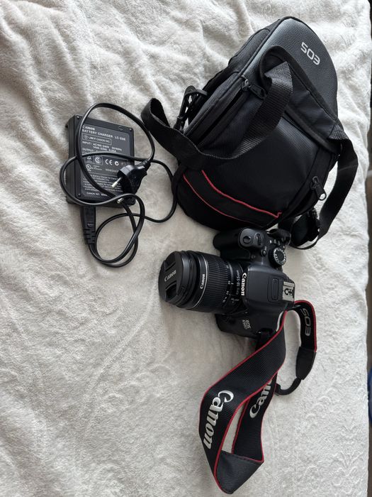 Фотоапарат дзеркальний canon 650 D