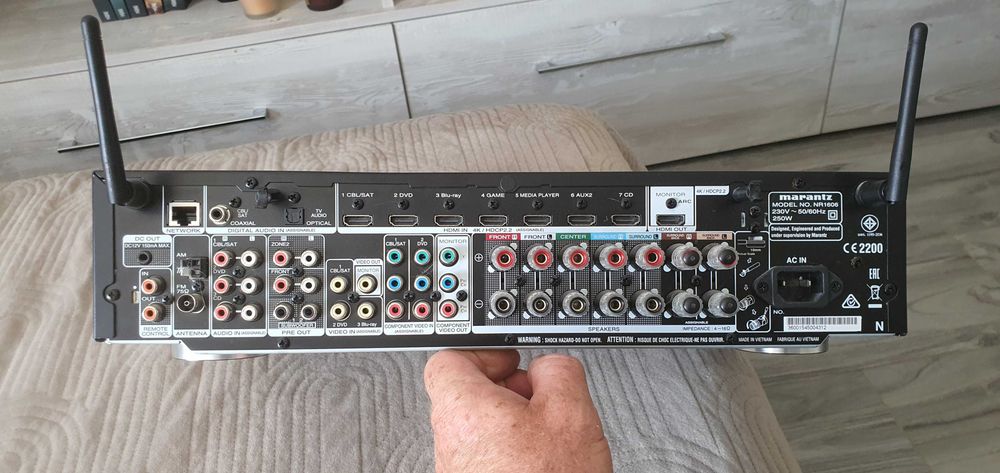 Amplituner marantz  MR1606