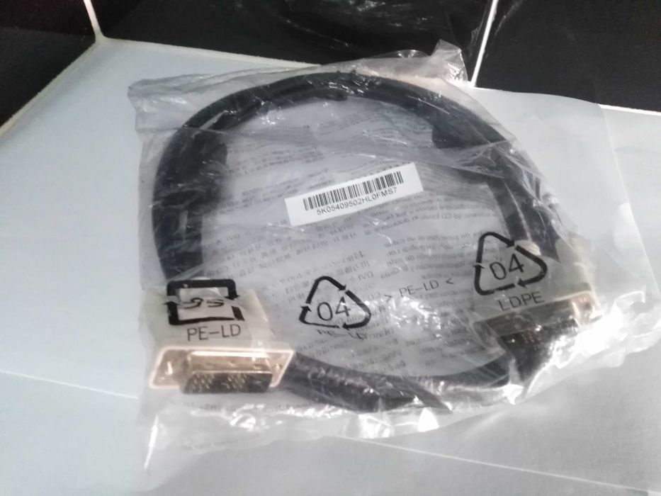 Cabos e acessórios antigos para Pc material Informático ( Desde 2€ ).