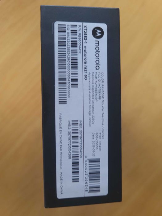 Motorola razr 60 granatowa, skladana, FABRYCZNIE NOWA