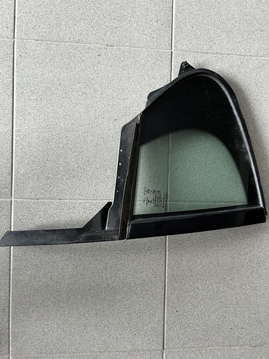 Vidro Traseiro DRT e frisos de porta Jaguar XE X760
