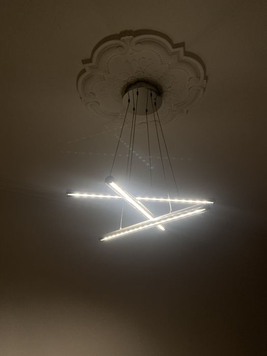 Candeeiro de Teto Moderno e Elegante - Iluminação LED