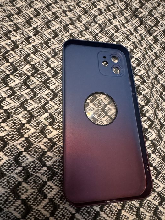 Чехлы на iPhone 12