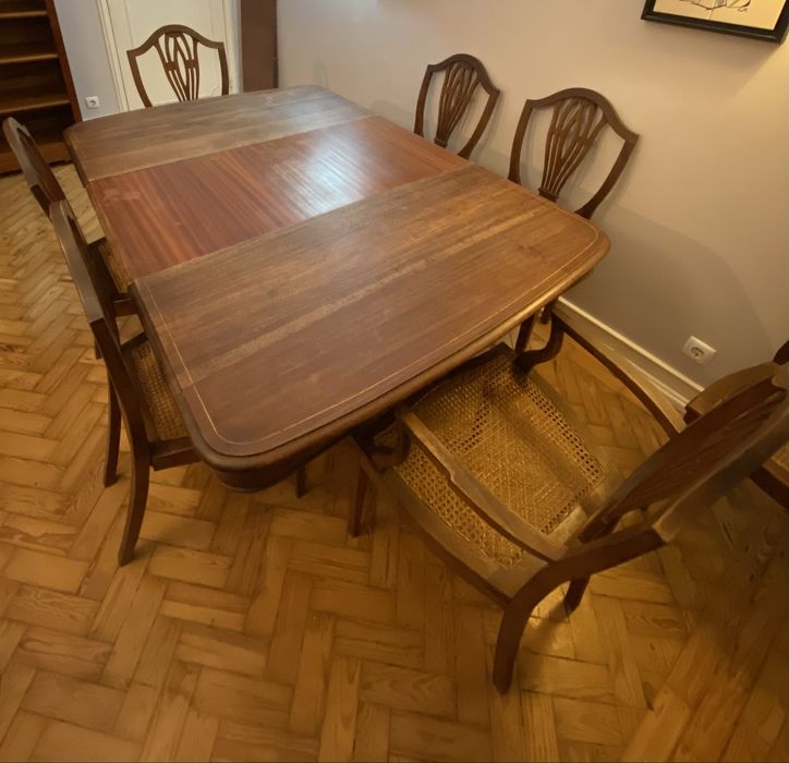 Mesa de Jantar c/ Cadeiras