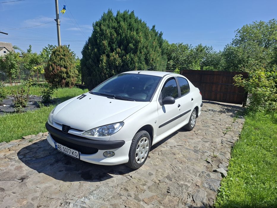 PEUGEOT 206 седан 1.4 бензин