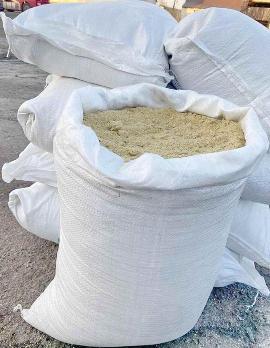 Опилки из древесины (сосновые) в мешках  для лошадей, жиживотноводства