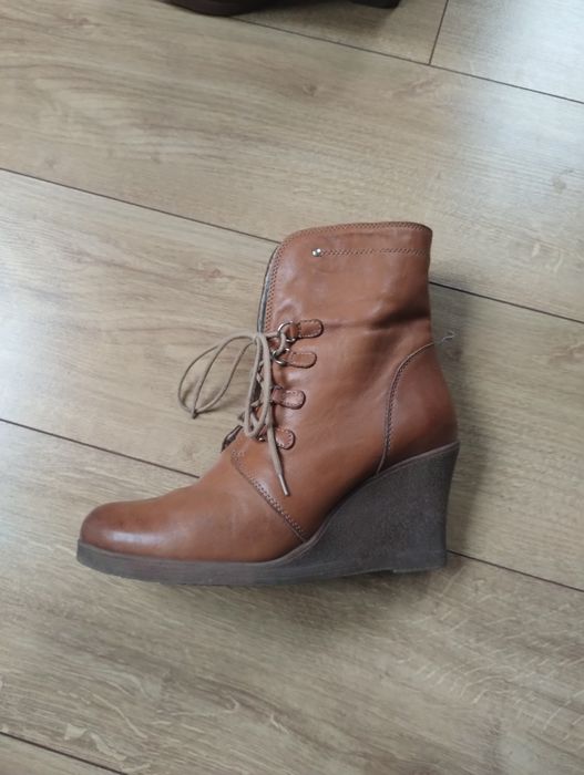 Buty damskie na koturnie