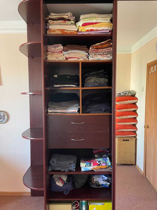 Продажа гардеробного шкафа-купе.