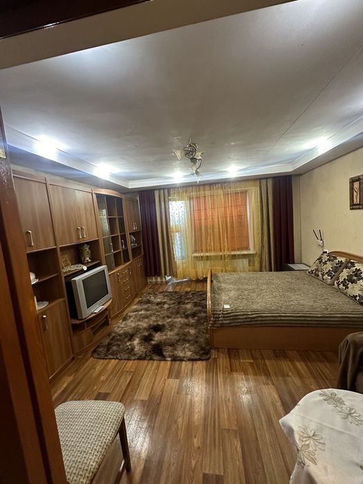 Велика 4 - кімнатна квартира -6 окремих місць