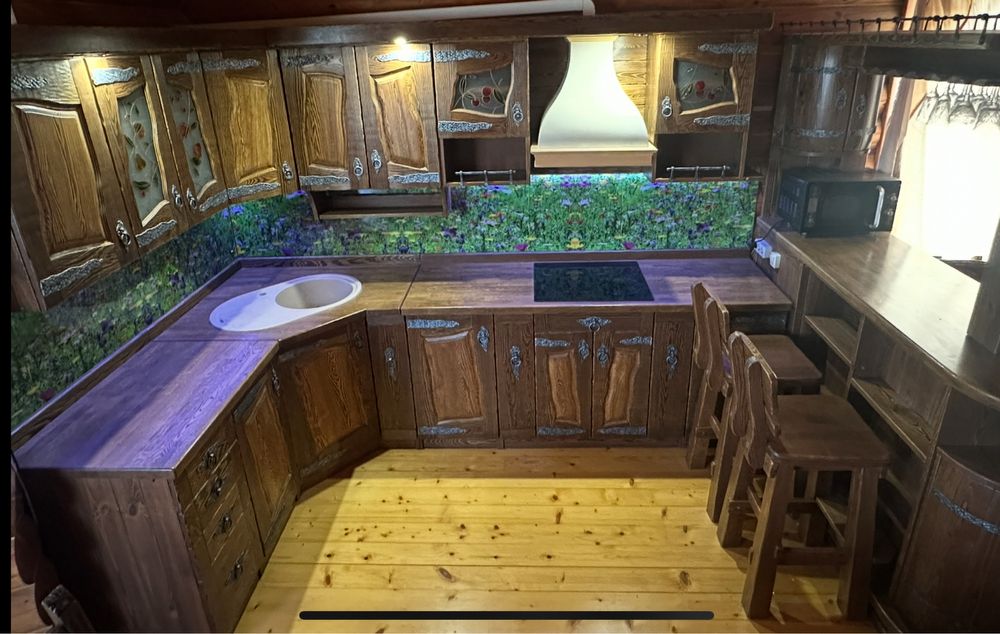 Продам кухню під старовину .Терміново .