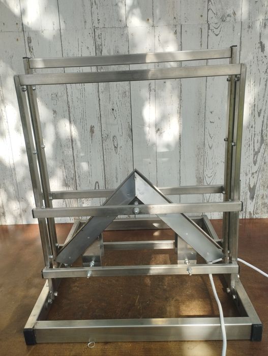 Механізм для обрізки сот вертикальний "Клин"