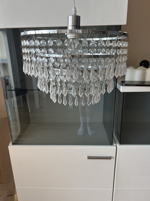 Lampa sufitowa ze szklanymi kryształkami