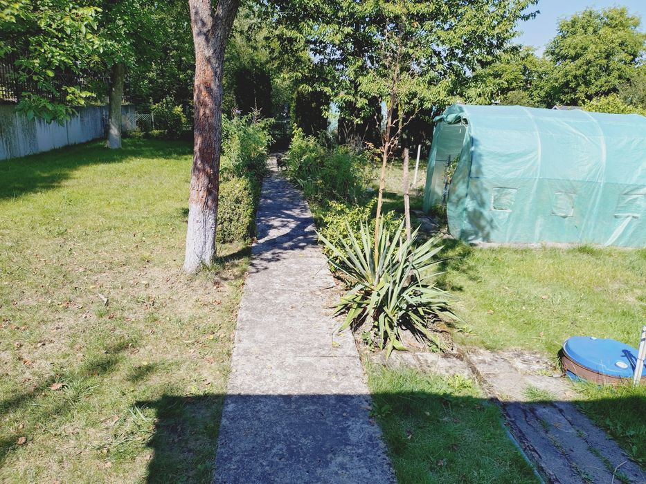 Ogródek działkowy ROD z murowaną altaną - Więcej