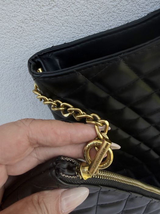 Linda mala com bolsa