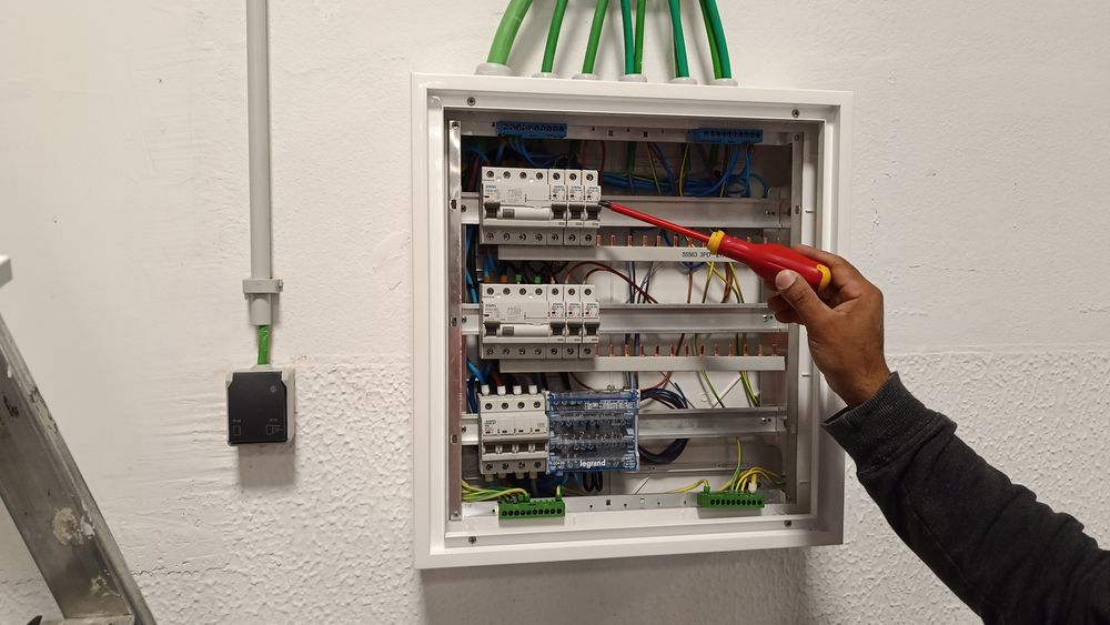 Manutenção e Instalações Elétricas com Qualidade e Segurança