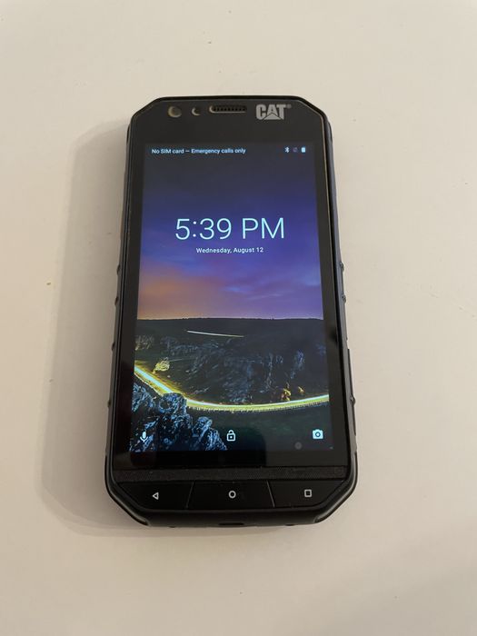 Sprzedam pancerny telefon cat
