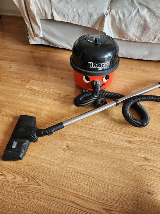 Aspirador Numatic Henry 200