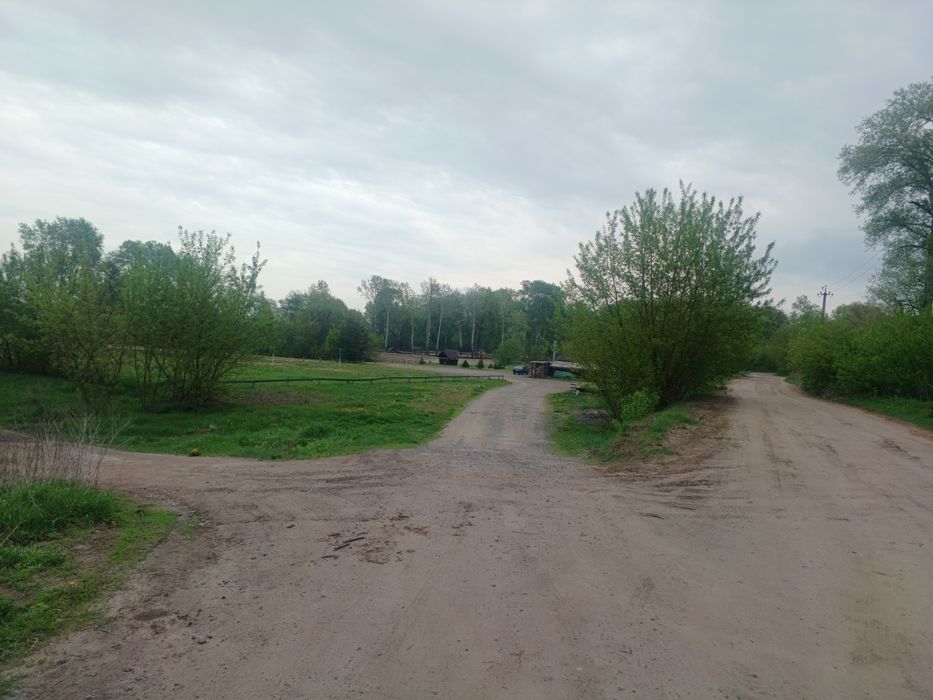 Половина  буд. на Луці. Власник. Вихід з города на річку рядом з Балу.