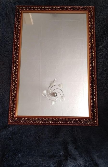 Sprzedam lustro w ozdobnej ramie