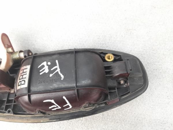 Puxador porta frente esquerda HYUNDAI Santa Fé I (SM)