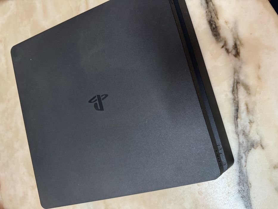 Vendo PS4 de 500GB completa