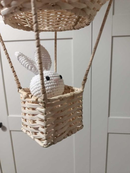 balon na powietrze z wikliny ozdoba dziecięcego pokoju
