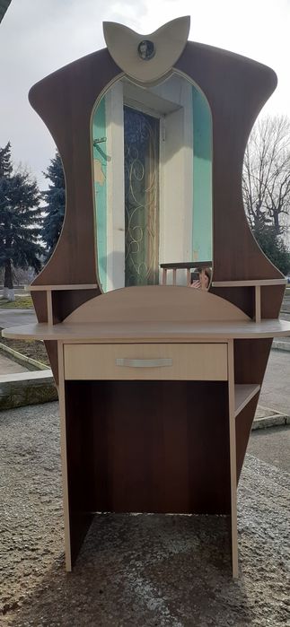 Продам трюмо з дзеркалом у шикарному стані