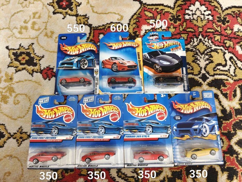 Машинки модели hot wheels Ferrari запаки