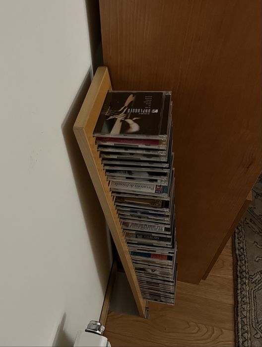 Estante de CDs em madeira
