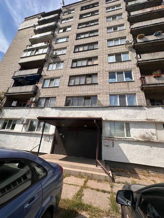Продам кімнатну в гуртожитку