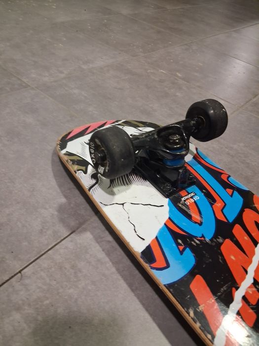 Skate com desenho atras