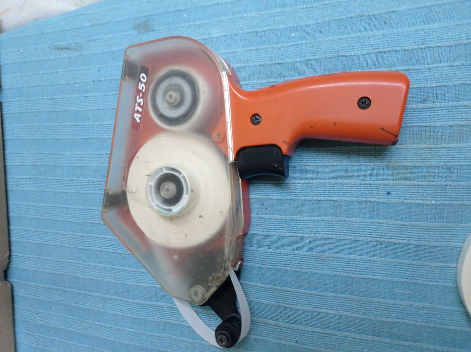 Máquina de colar fita em papel - Tipografia