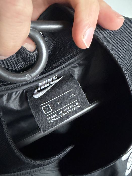 Ветровка Nike бомбер