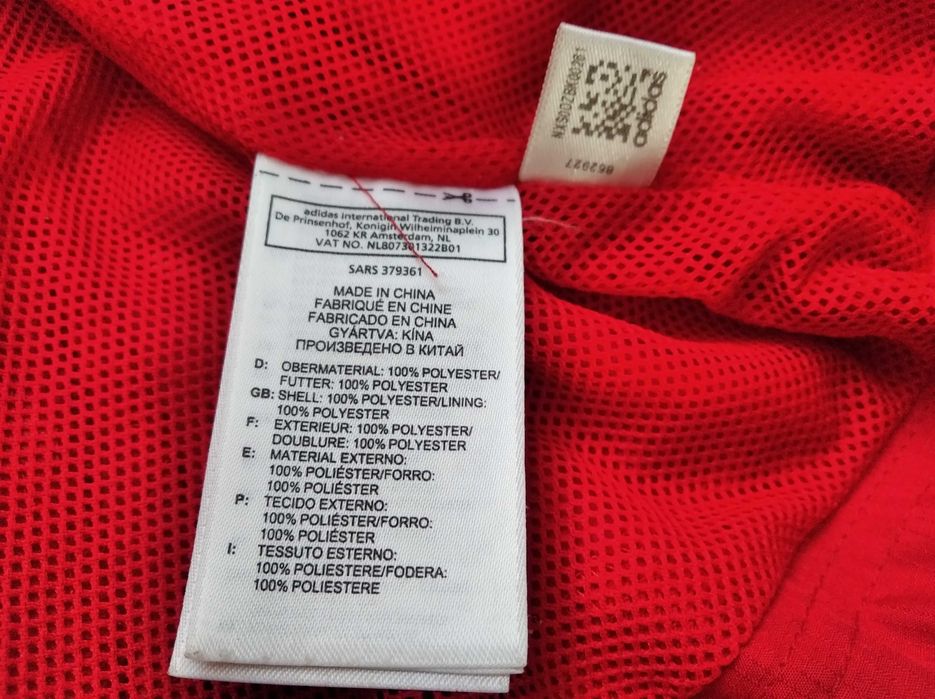 курточка ADIDAS  LIVERPOOL оригінал  р.140