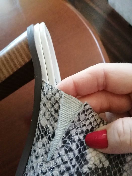 Sprzedam bardzo ładne skórzane klapki firmy CLARKS