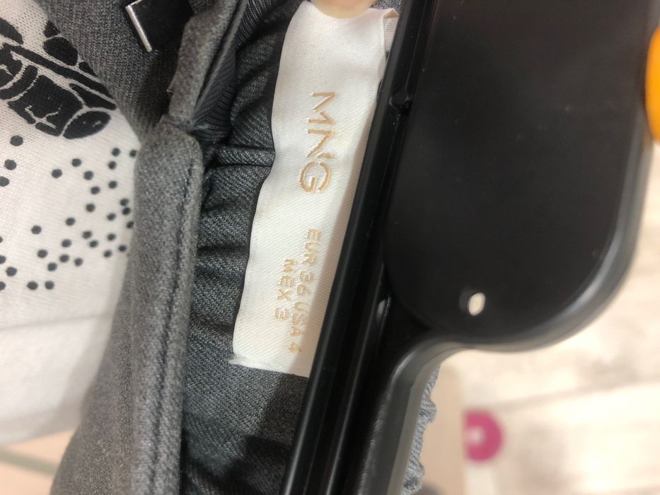 Брюки сірого кольору mango