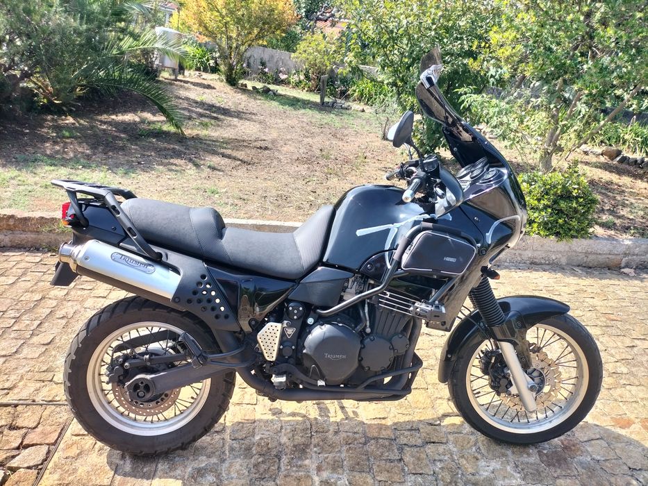 Triumph tiger 900