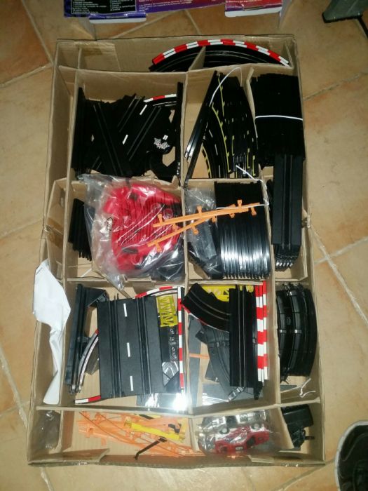 Brinquedos em pistas