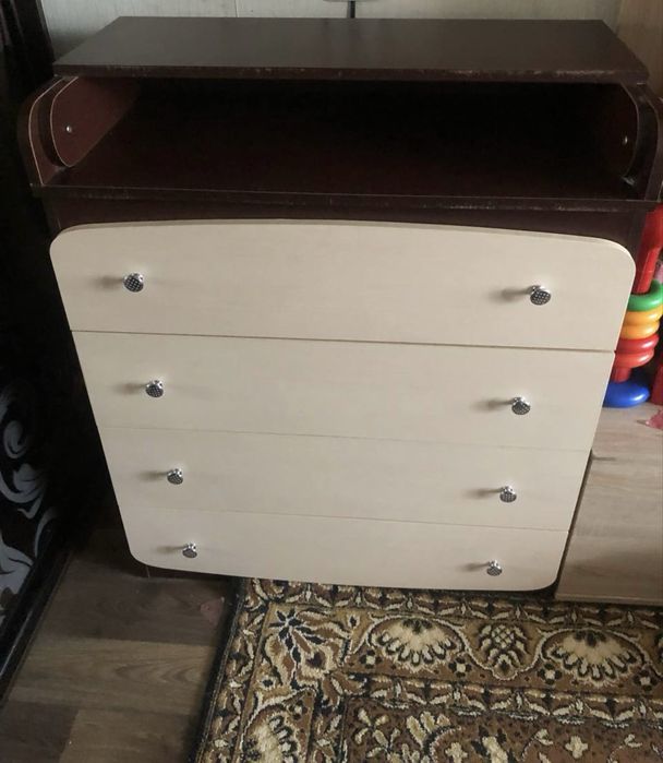 Комод с пеленатором. Можно с кроваткой.