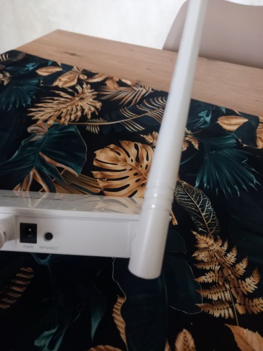 Router tenda model F3