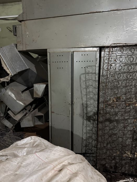 Шкаф сейф железный раздевалка для одежды