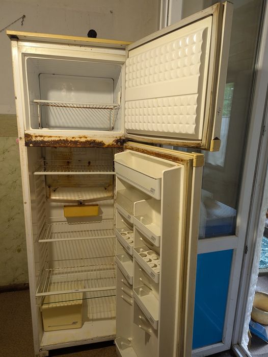холодильник б/у працює