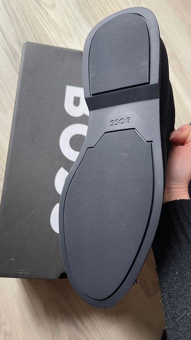 Нові чоловічі дербі,туфлі, бренд Hugo Boss, замшеві,42 р.Акція!