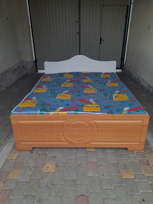 Ліжко двохспальне