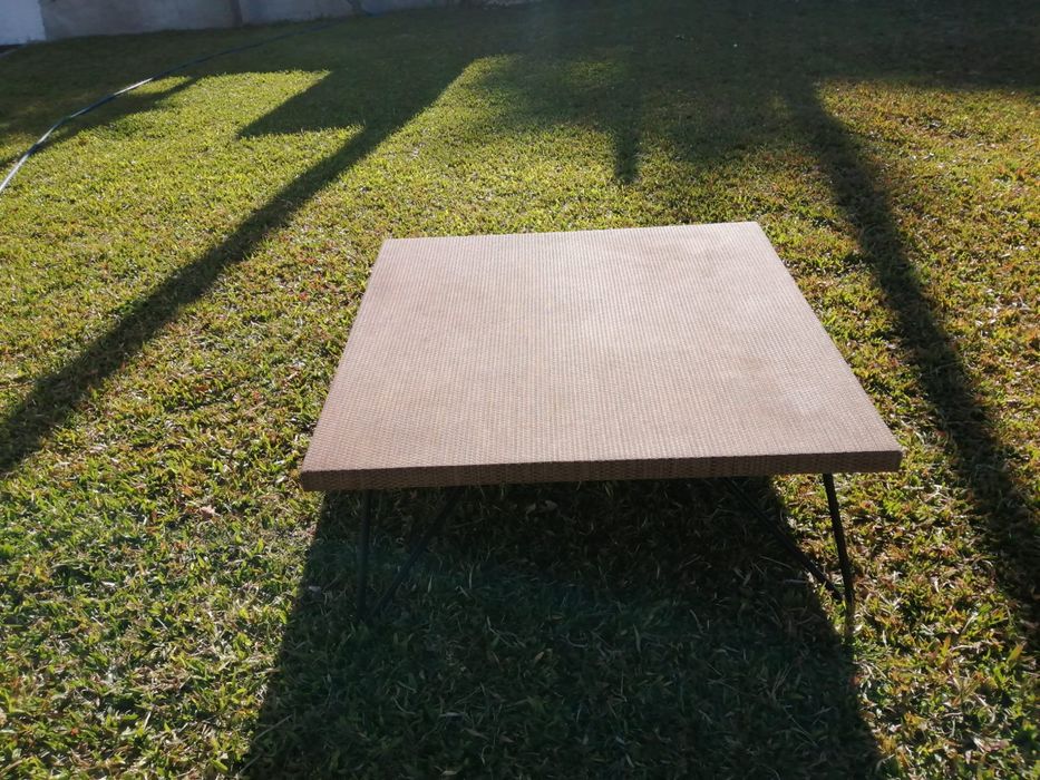 Mesa de centro da AREA store