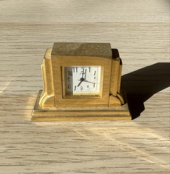 Coleção de relógios de mesa em miniatura