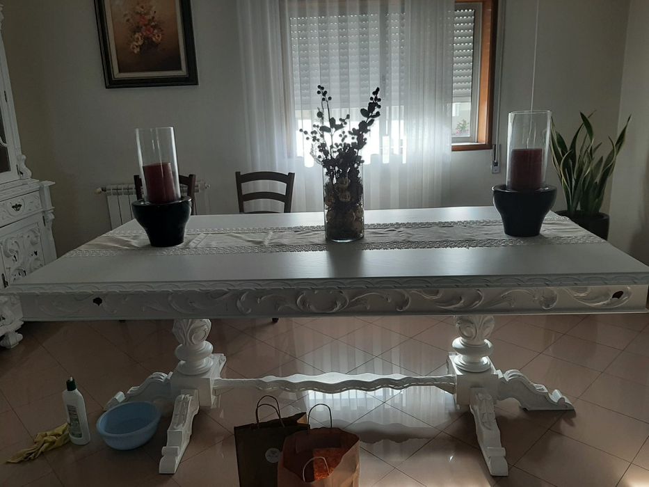 Mobília de madeira castanho massiço